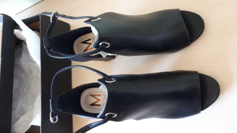 Туфлі з відкритим носком 41 р.