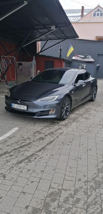 Tesla model S 2017 р.