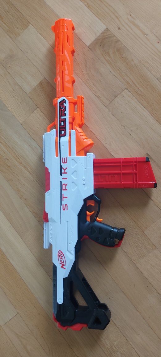 Hasbro Nerf Ultra - Wyrzutnia Strike + 10 strzałek F6024