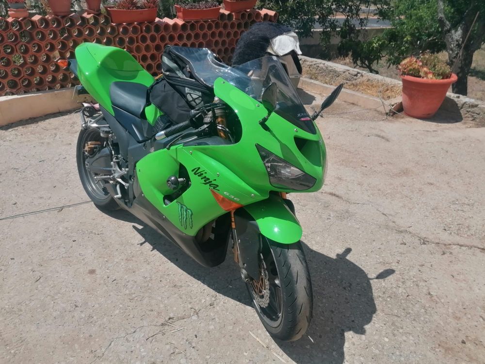 Kawasaki ninja 636 verde