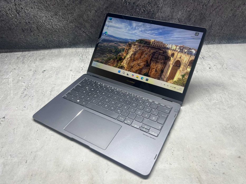 ASUS ZenBook Flip S / i5 8250u 3.4GHz / 8GB DDR4 / 256SSD / 13.3FHD