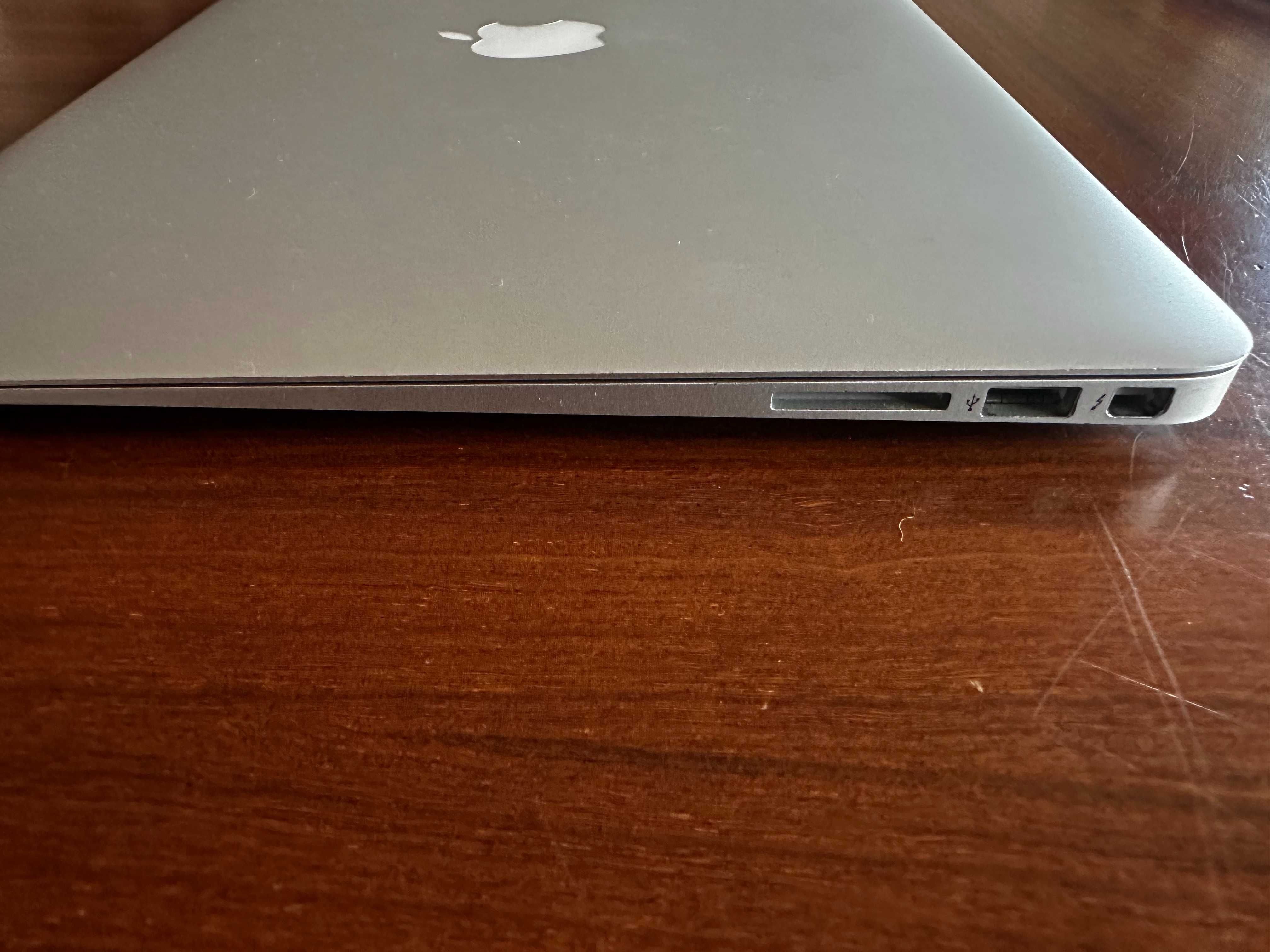 MacBook Air 13” – RAM: 8GB, disco: 500GB