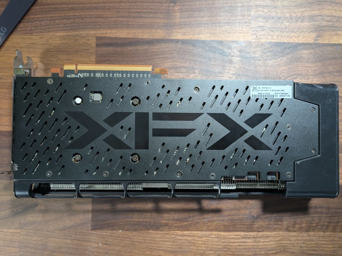 XFX Radeon RX 5700 XT 8GB de GDDR6.