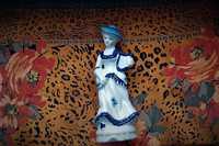 Винтажная фарфоровая дама викторианской эпохи с арфой.