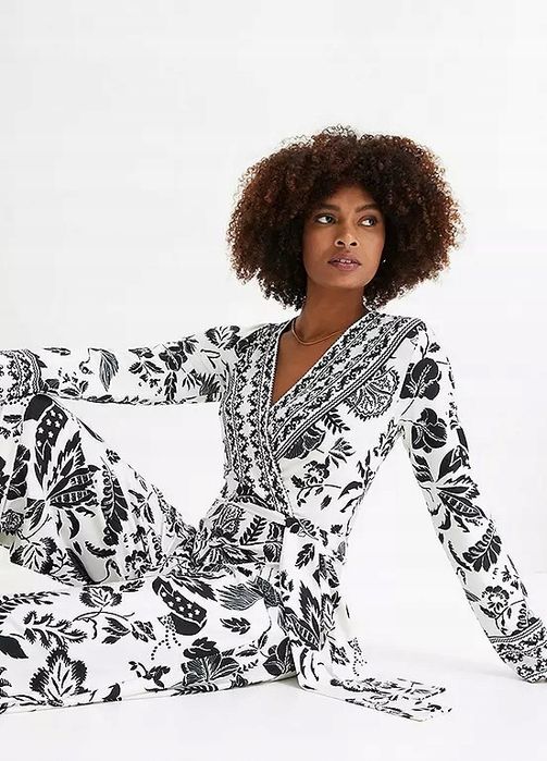 B.P.C kombinezon biały z czarnym nadrukiem ^40/42