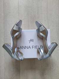 Srebrne sandały na słupku Anna Field