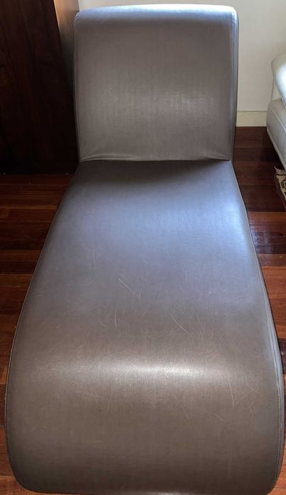 Chaise Longue ondulada com tecido silkor chocolate