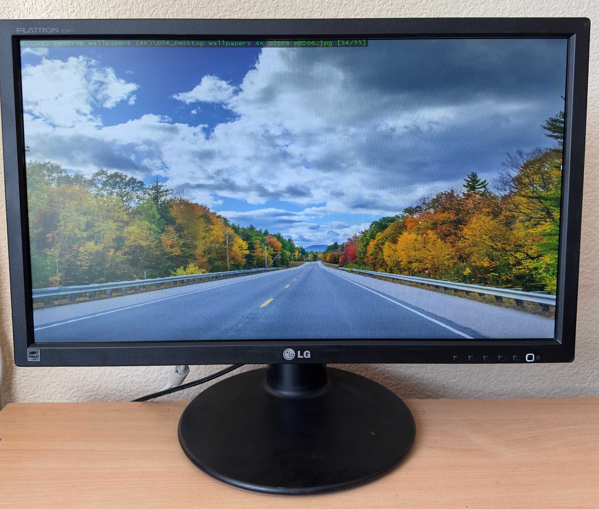 Монітор LG Flatron E2411PU 24" FullHD DVI-D/VGA/USB-Hub/колонки 2x1W