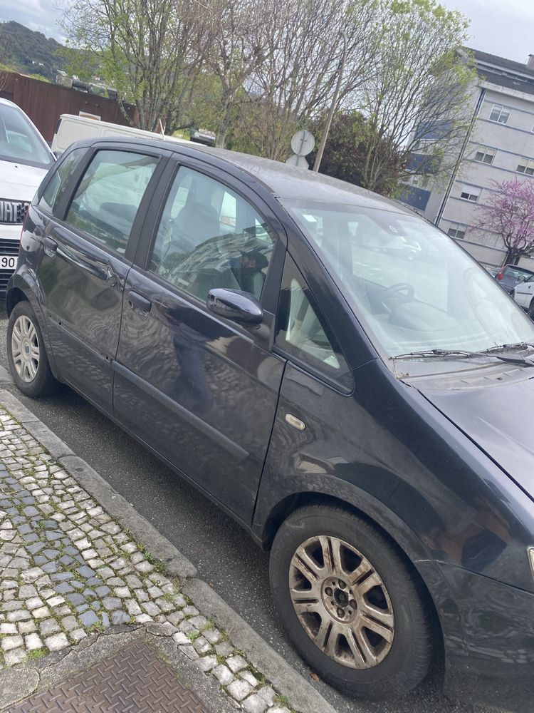 Vendo carro Nissan Idea