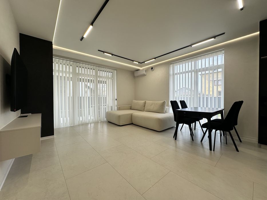 Продам стильний з якісним ремонтом будинок в Крихівцях.