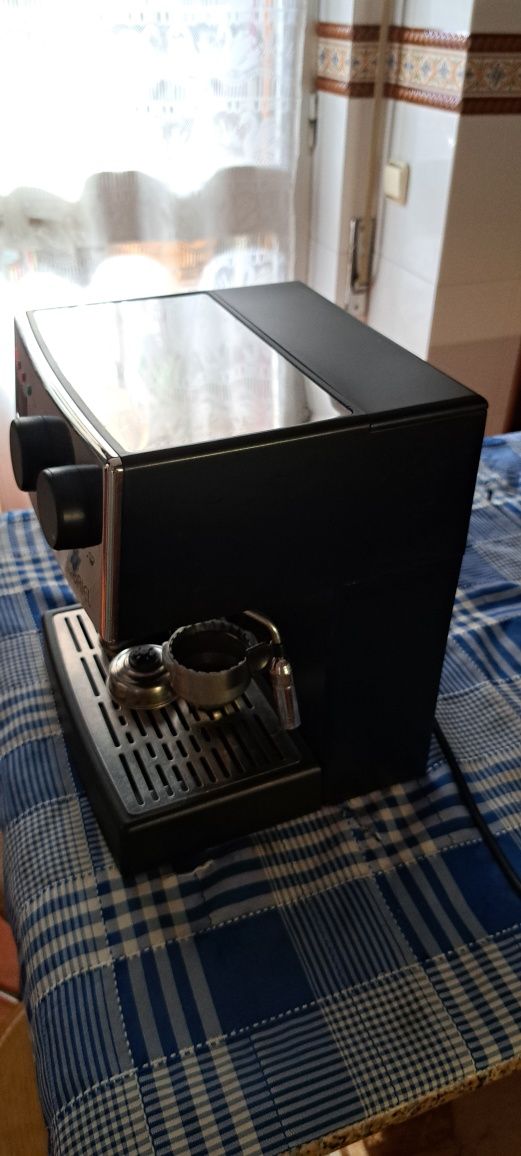 Vendo esse microondas e máquina de café