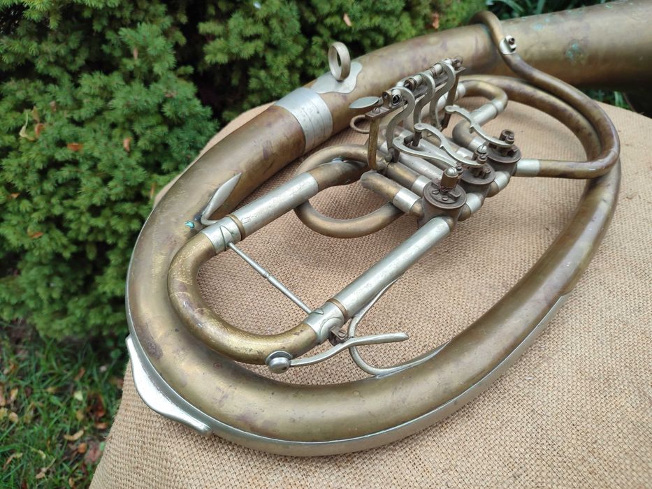 Stary instrument dęty saxhorn