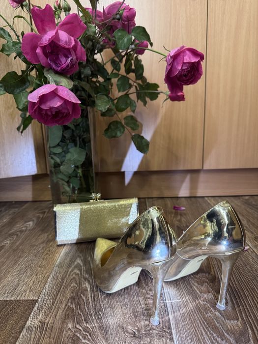 Золоті туфлі лодочки розмір 39, клач в подарунок