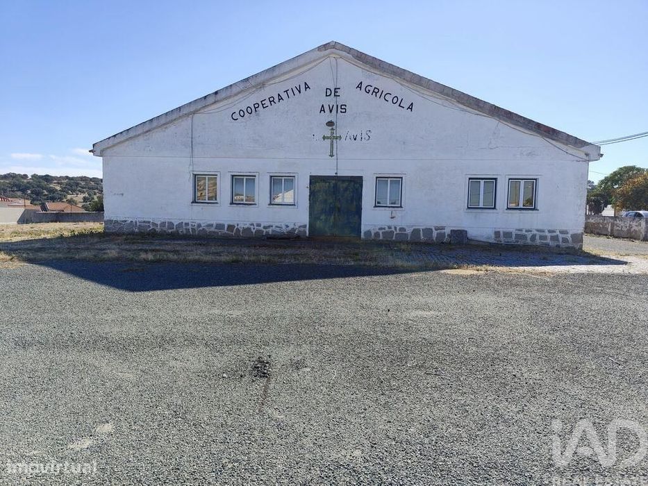 Loja / Estabelecimento Comercial em Avis de 579,00 m2