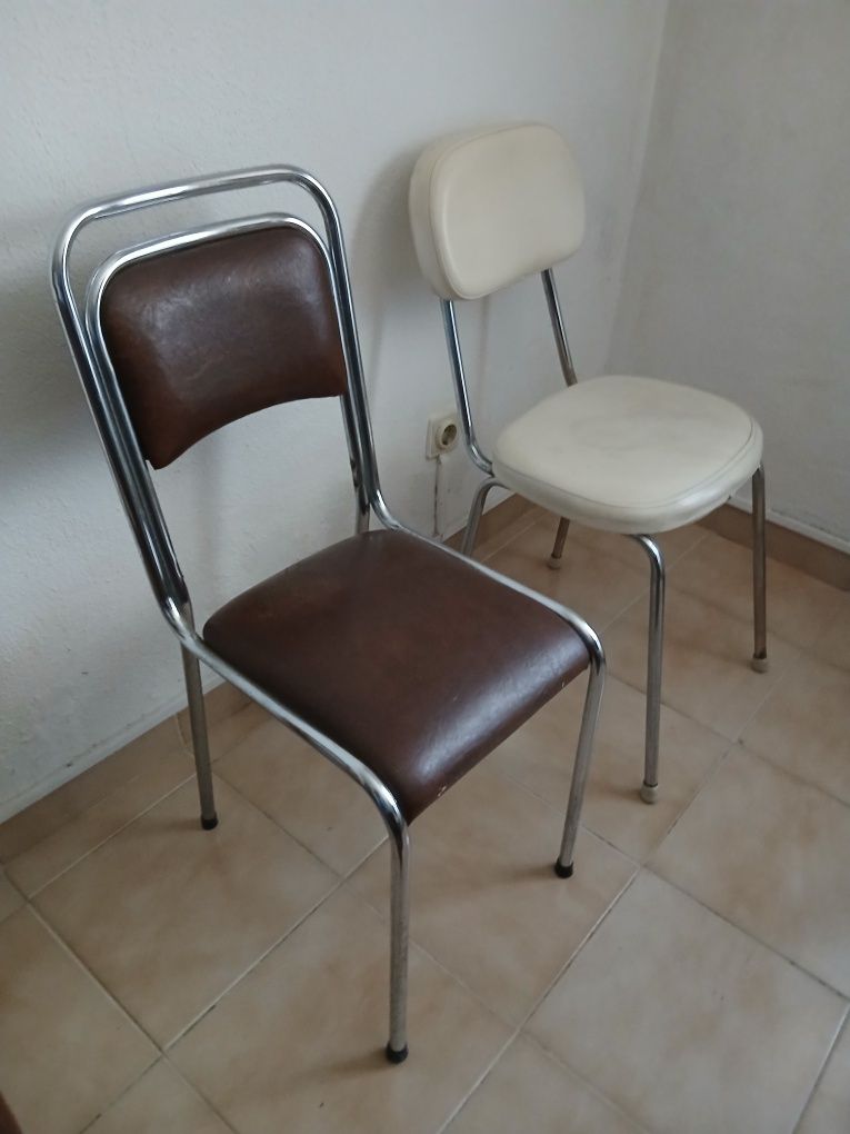Sortido de várias cadeiras