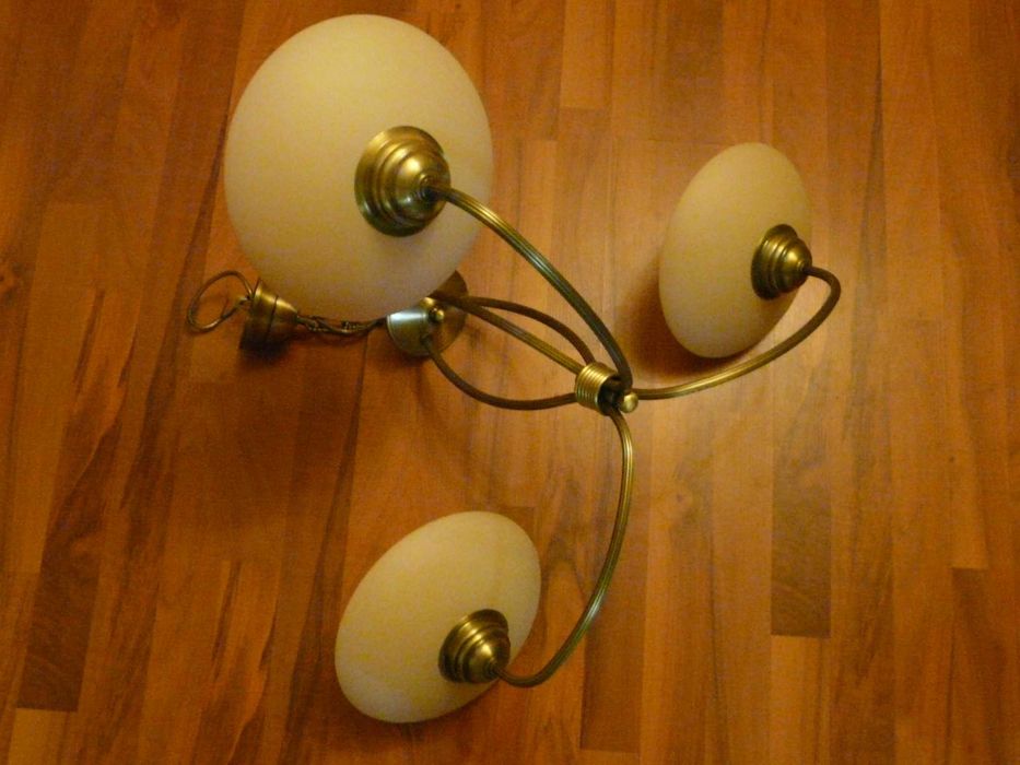 Lampa salonowa gabinetowa do sypialni mosiężna 3 klosze tzw. berety
