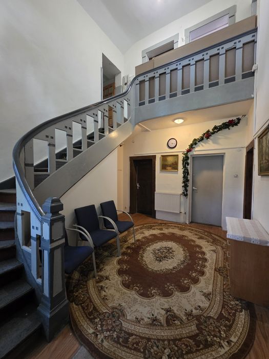 Duże pokoje dla pracowników