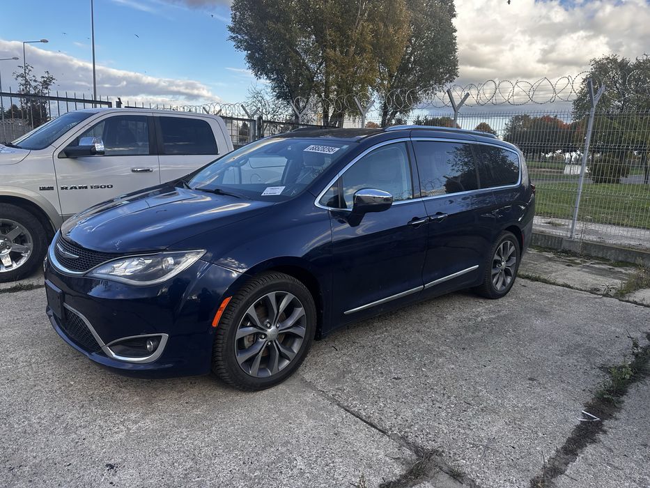 Chrysler pacifica limited odkurzacz radar