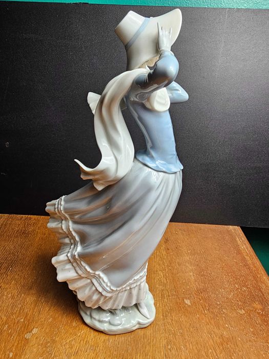 Duża figurka porcelana Lladro 4936 "Wiosenny powiew" 36cm Hiszpania