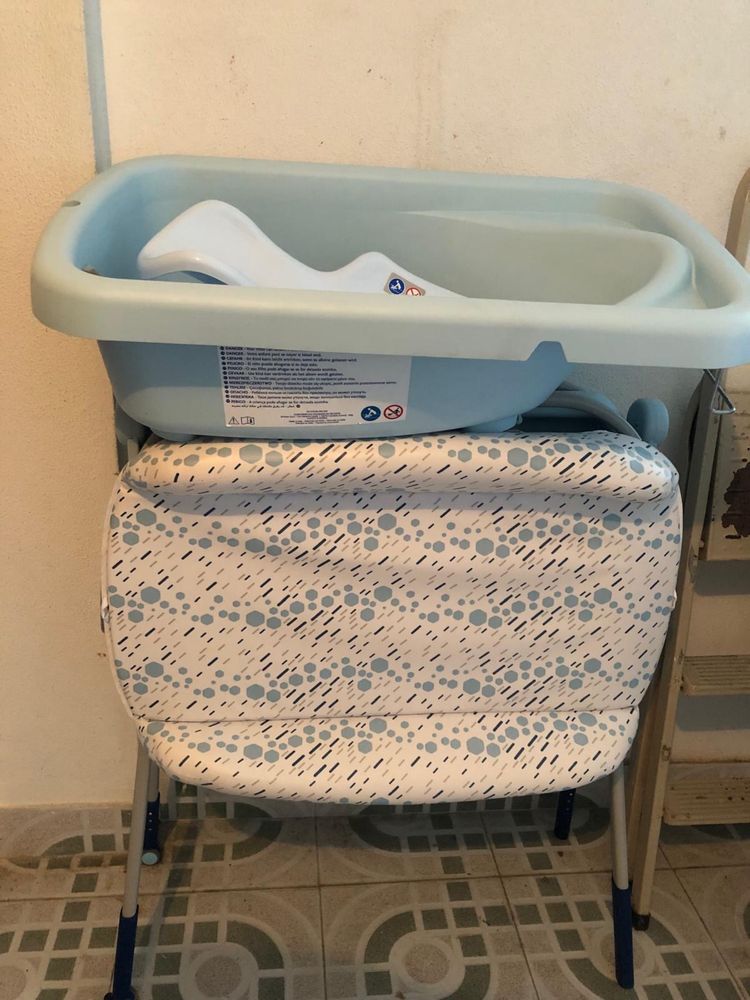 Banheira e muda-fraldas Chicco Cuddle, com suporte de banho