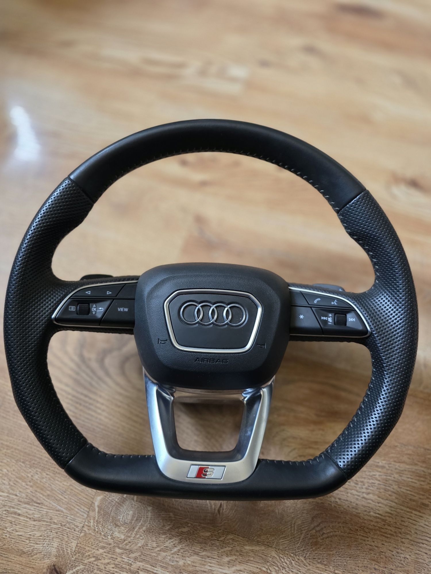 Kierownica Audi Q3 święta z łopatkami