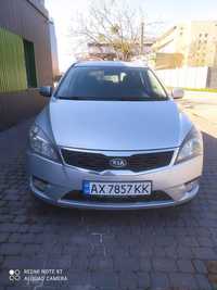 Продам KIA Seed 1.6 CRDI MT 2010г