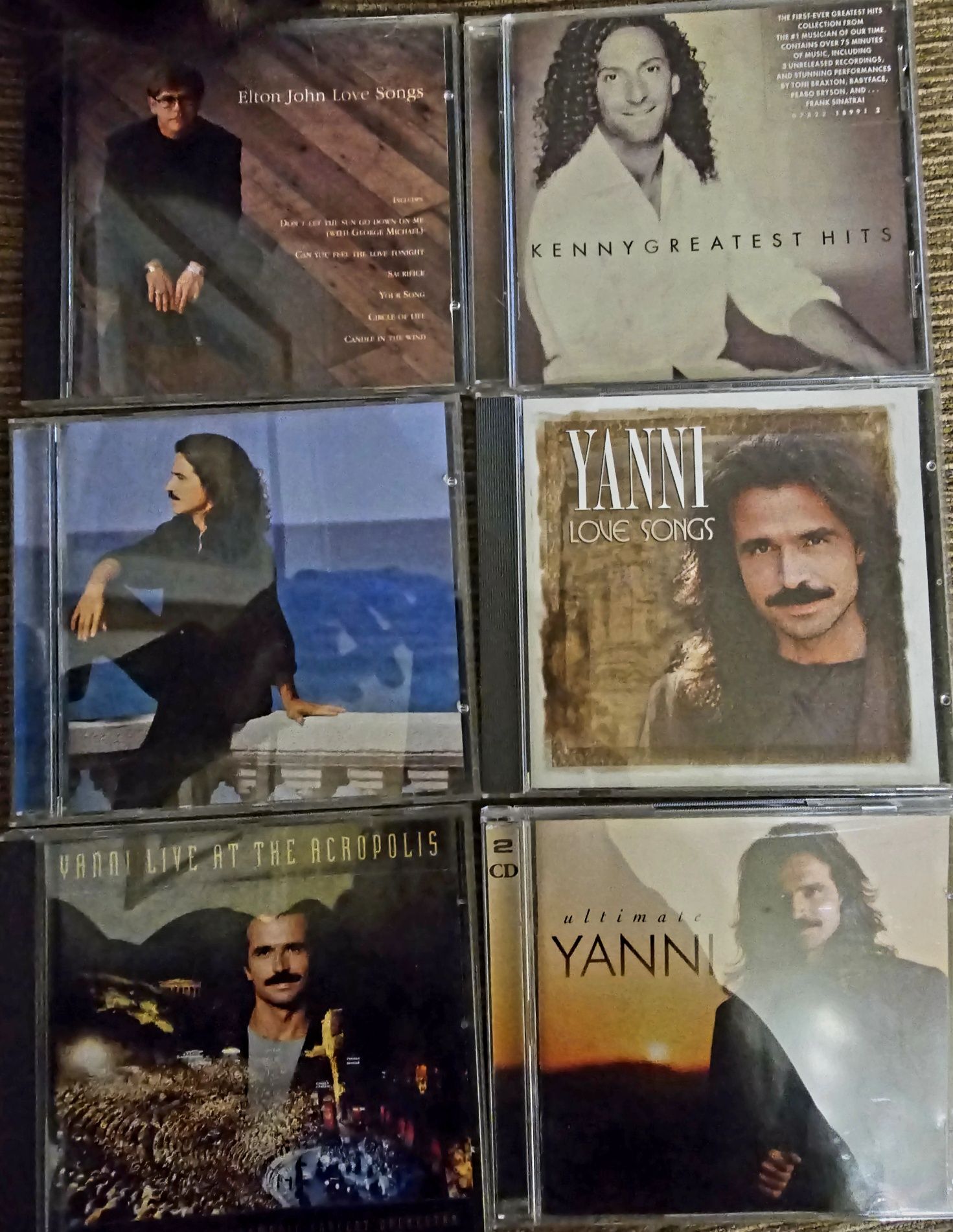 CDs Supertramp . Johnny Cash . Yanny .  Luis Miguel