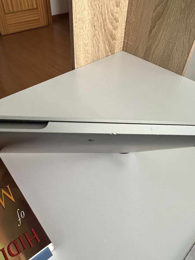 MacBook Pro 13” A1708 – Para Reparar – 120€ (negociável)