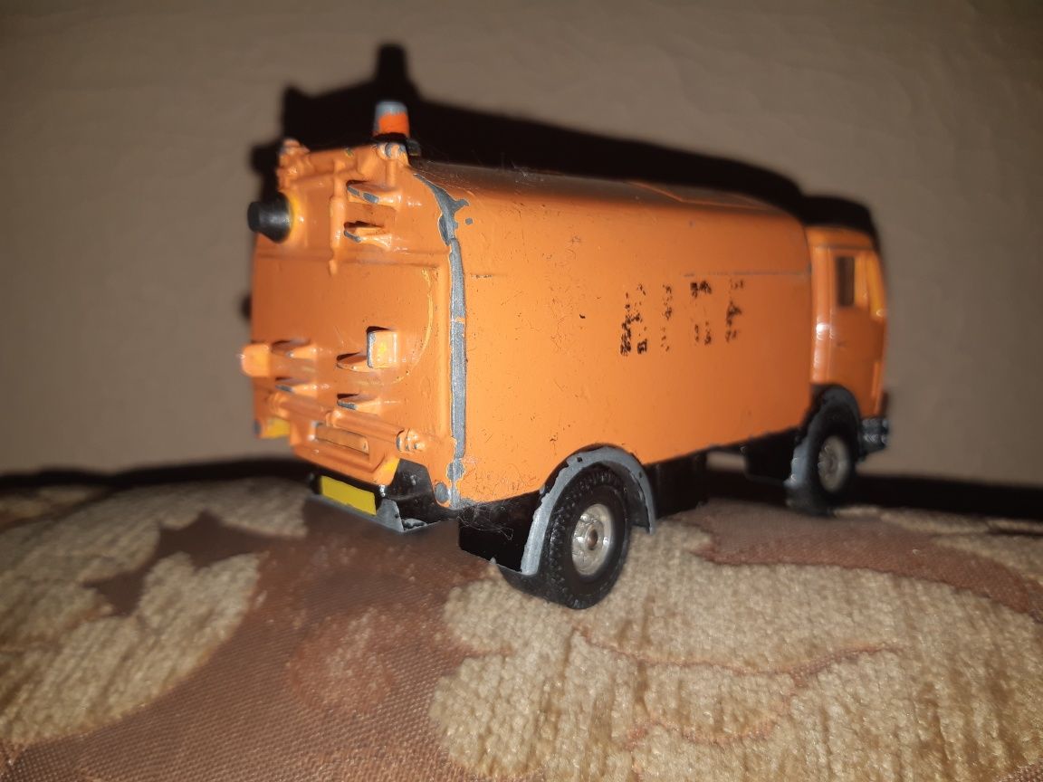 Машинка вінтажна Corgi Faun AK435 Road Sweeper