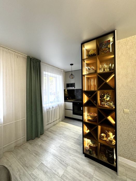 Продаж двокімнатної квартири з ремонтом в центрі міста