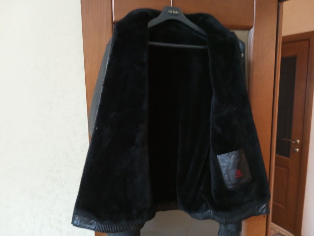 Продам зимнюю мужскую куртку на цигейке 54-56р