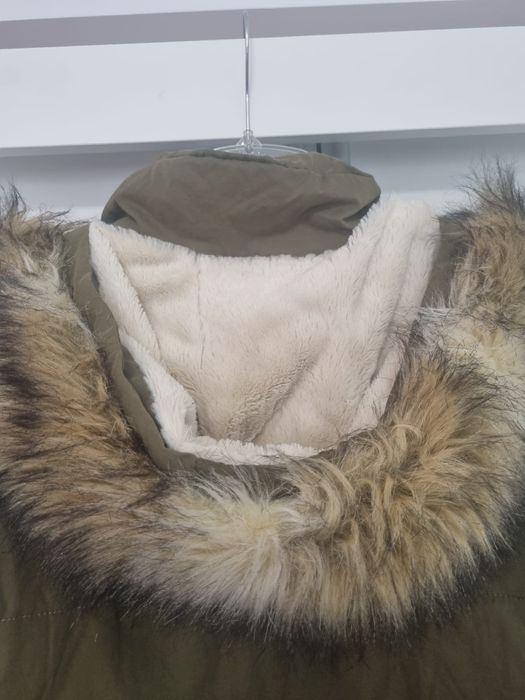 Kurtka parka Stradivarius z kożuszkiem kaptur khaki długa Stradivarius