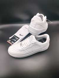 Idealne na lato Nike Air Force 1 r 42 skarpetki Nike gratis