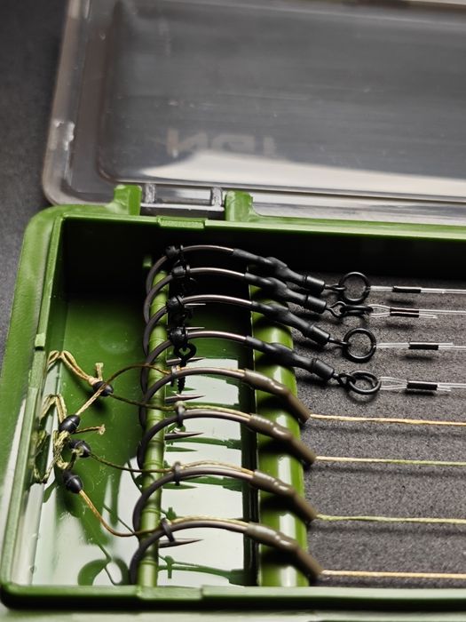 BEZZADZIOROWE! przypony karpiowe 8 szt Ronnie Rig #4 Blow Back Rig