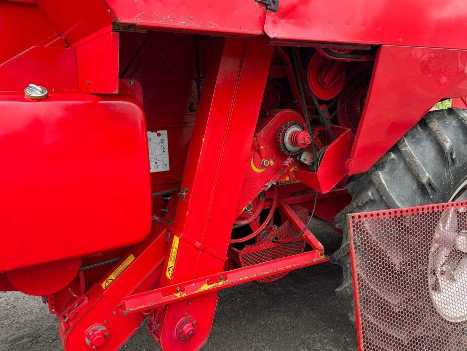 Свіжо привезений комбайн Massey Ferguson 20 48S Клас Sampo Норвегія