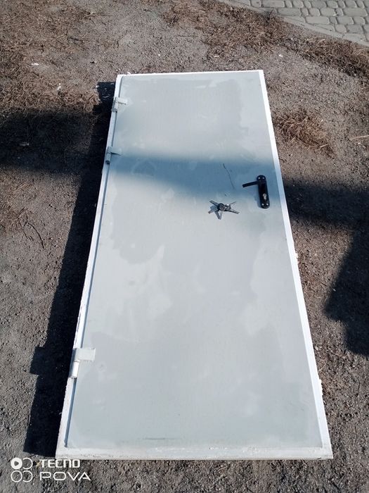 Двери.ПравыеДвері.(205х88см) входные металлические.