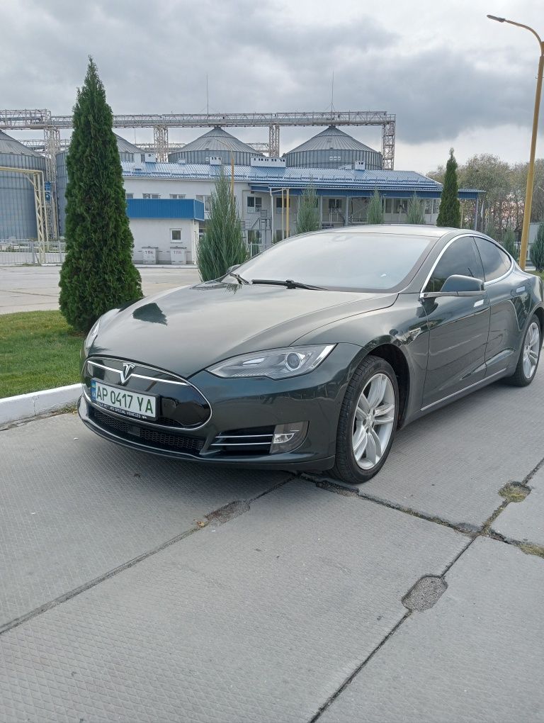 Продам TESLA Model s