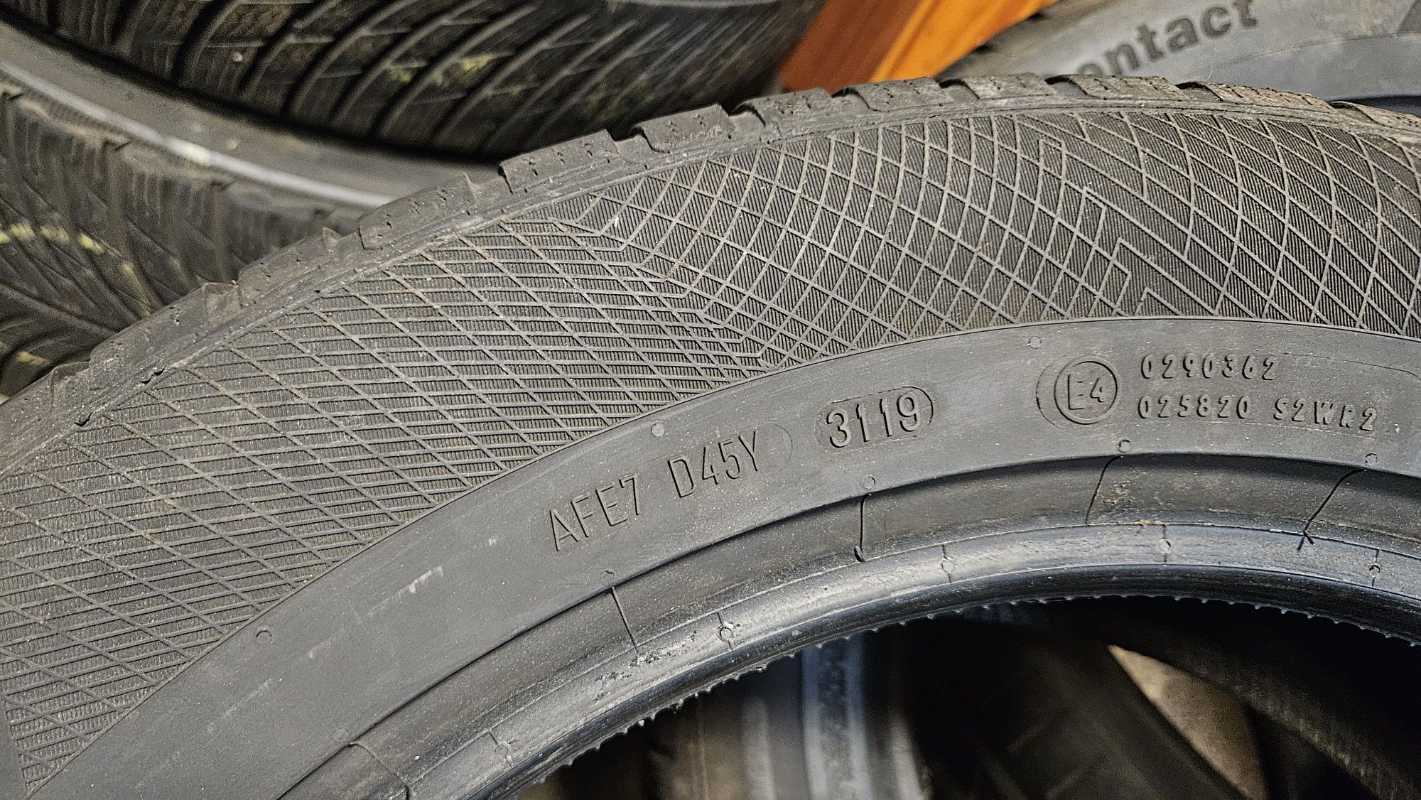 Opona 235/55-19 CONTINENTAL