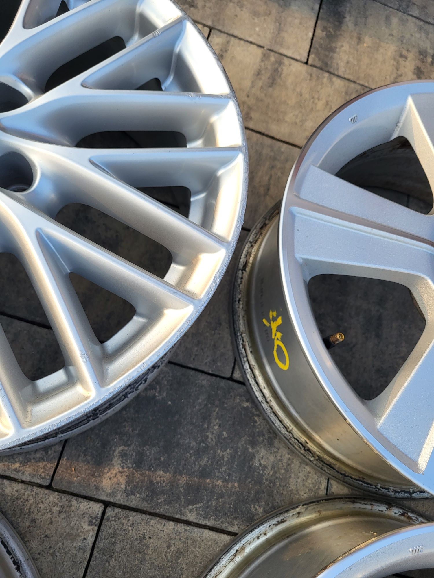 Felgi aluminiowe 17" 5x112 ET35 Skoda Octavia Superb VW Passat B6 B7 !