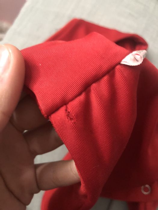 Ліф червоний у рубчик з завязками на кнопках М