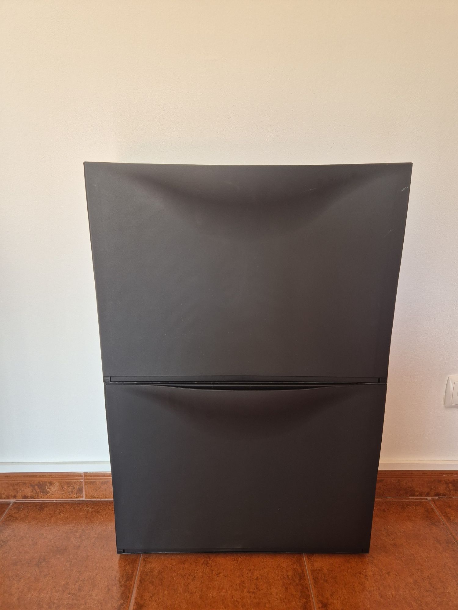 Sapateira preta IKEA