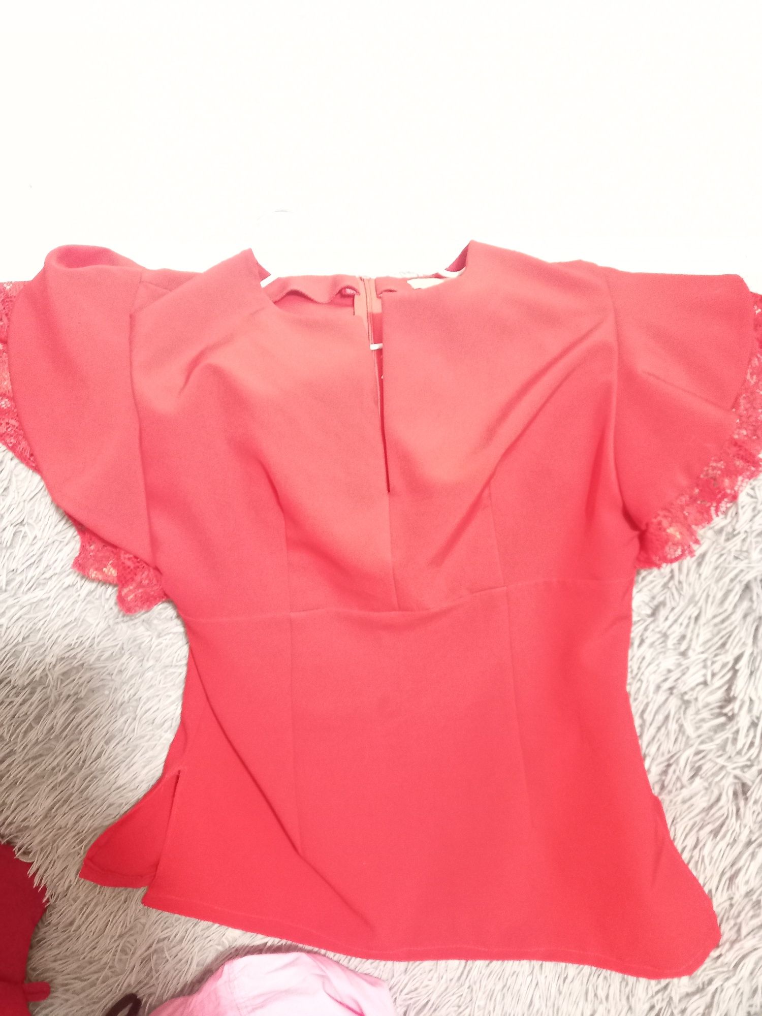 Червона,приталена блуза з коротким рукавом