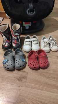 Дитяче взуття крокси, кросівки, сапоги