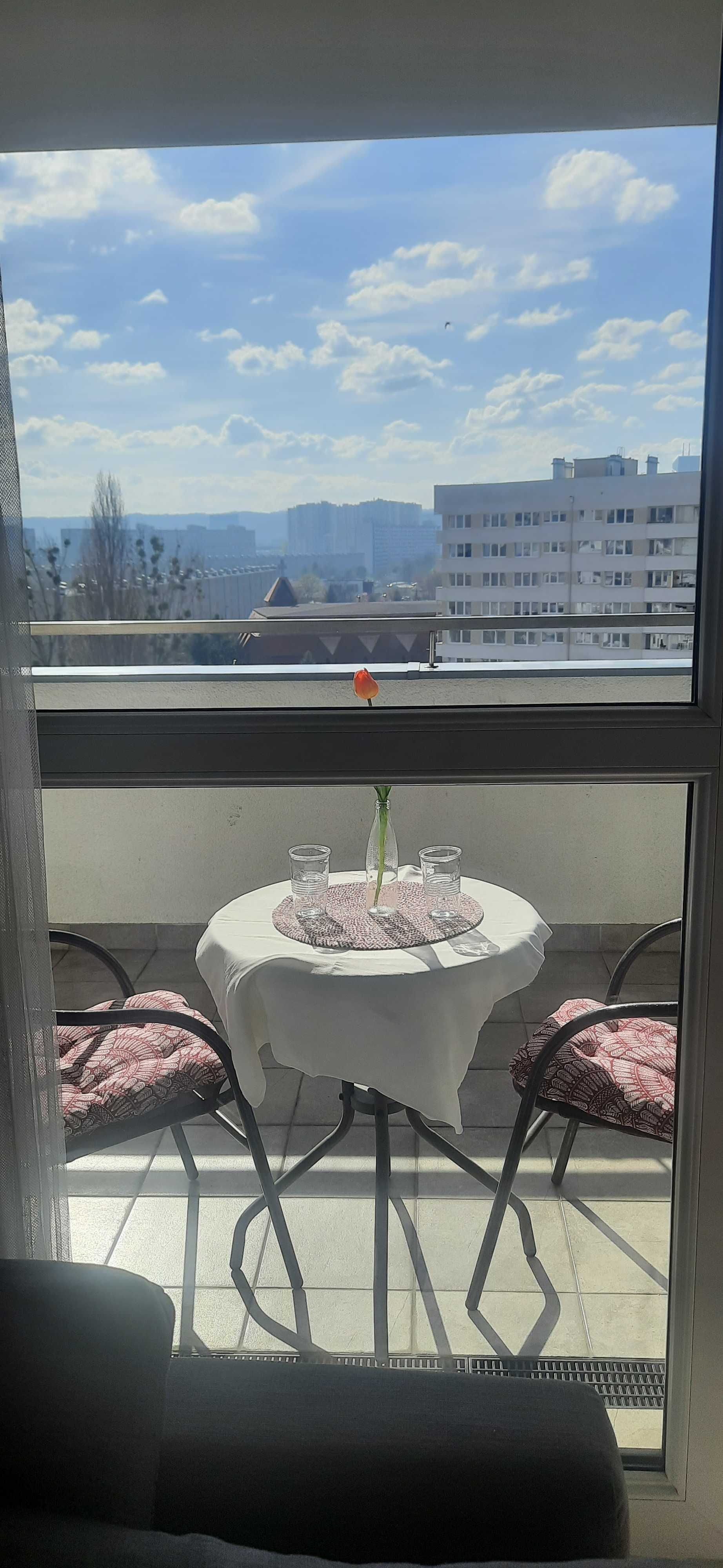 Apartament nad morzem w Gdańsku z dużym balkonem.