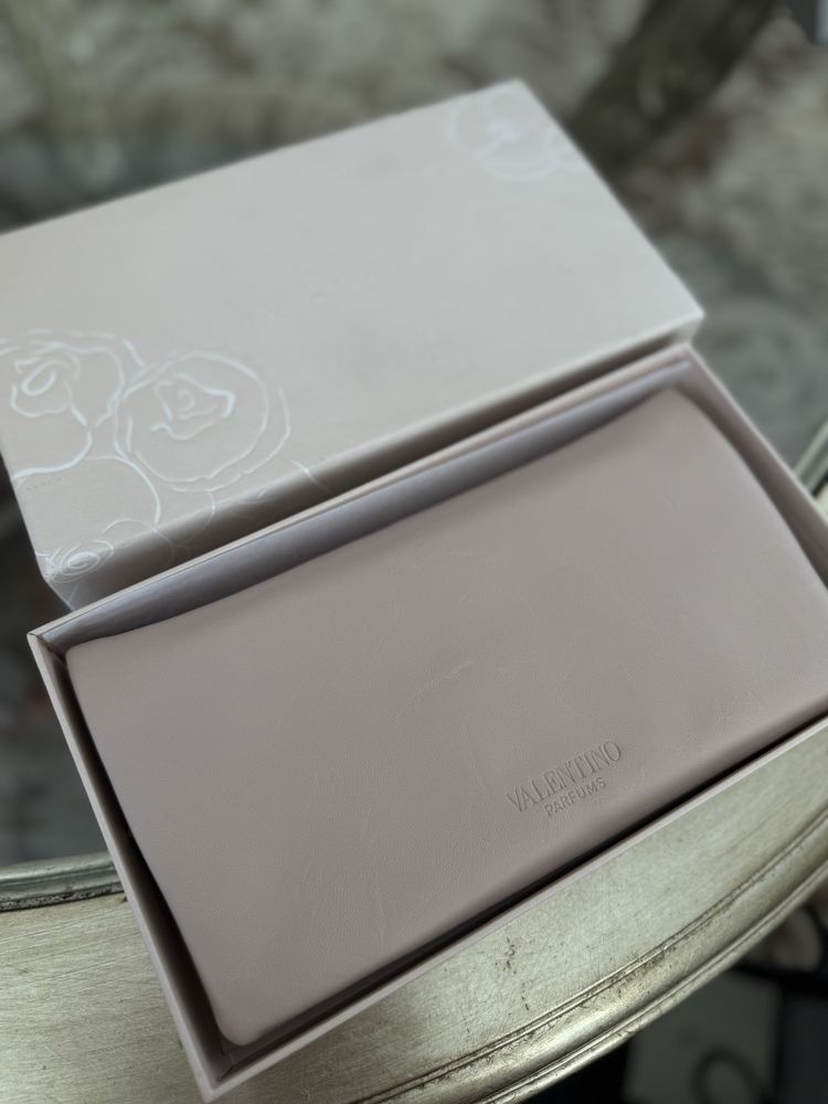 Косметичка клатч Valentino parfums папка для документів Ferragamo