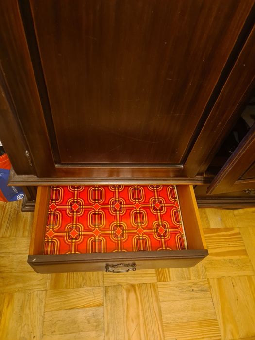 Guarda fatos de madeira de mogno