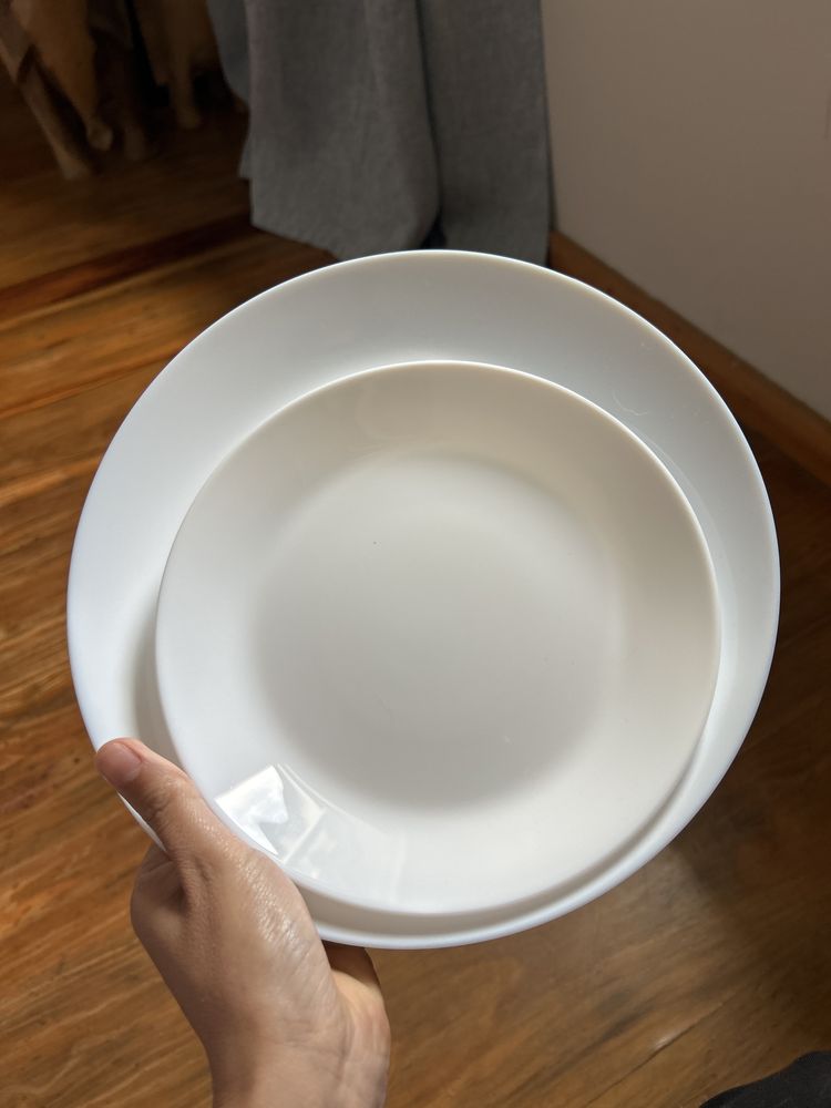 Pratos ikea brancos
