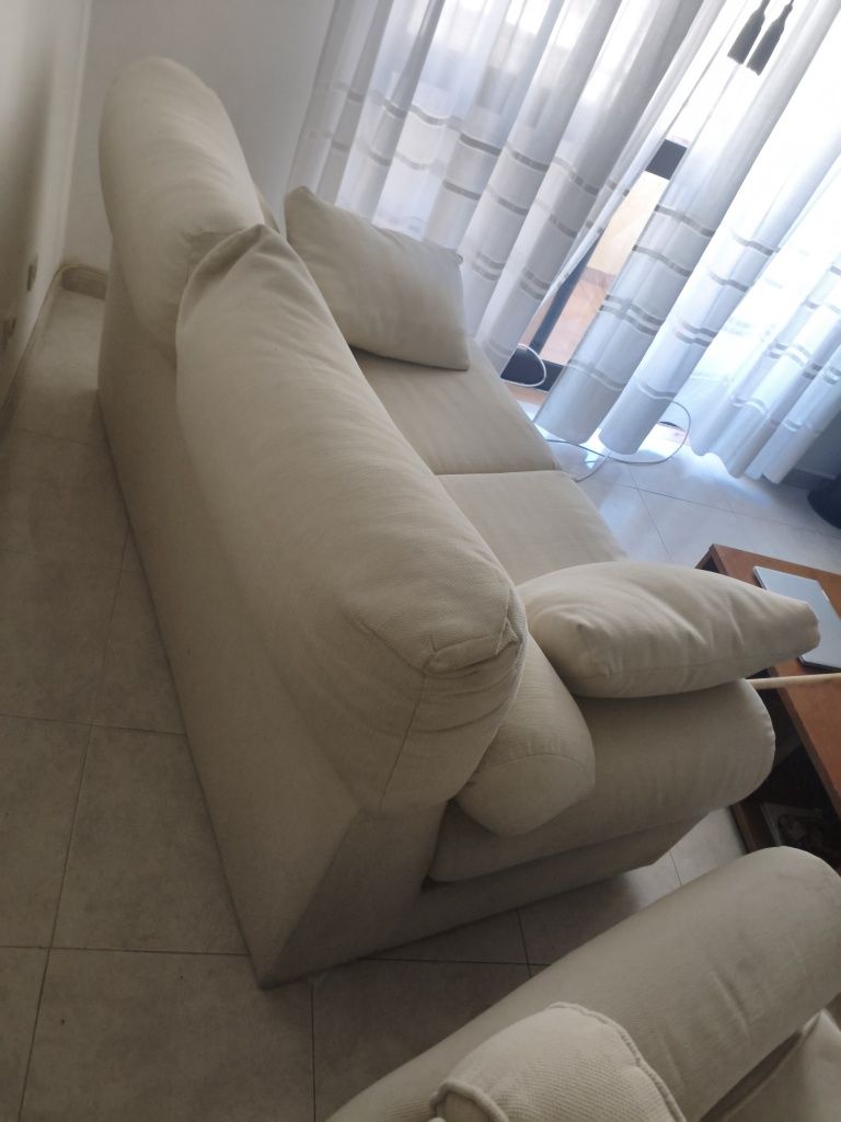 Sofá cama 2 lugares com almofadas e sofá individual