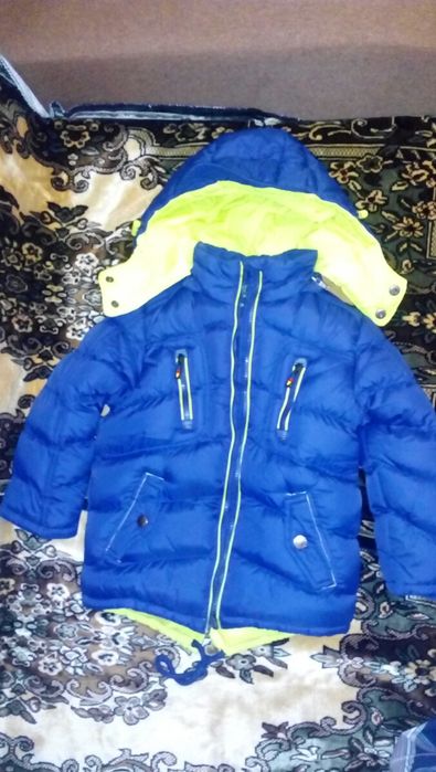Зимняя куртка на мальчика 3-4 года
