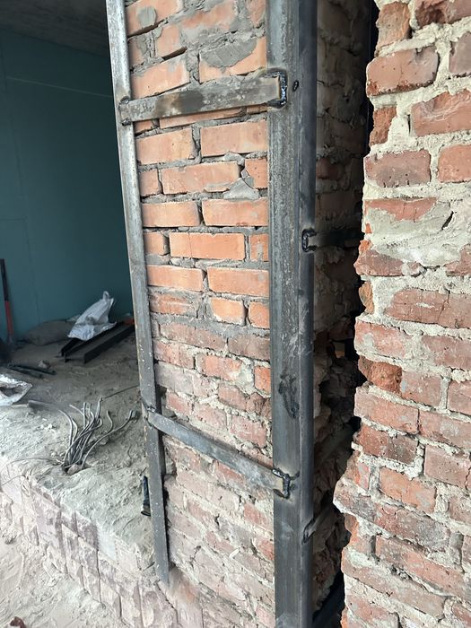 Зварювальні роботи . Усилення колон, дверей, вікон.